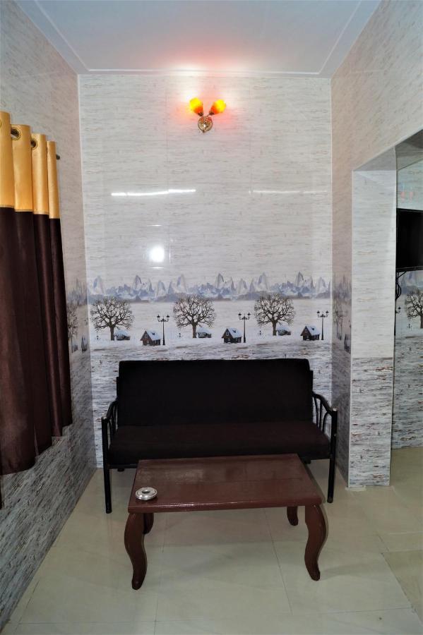 Wins Rooms Vālpārai Екстериор снимка