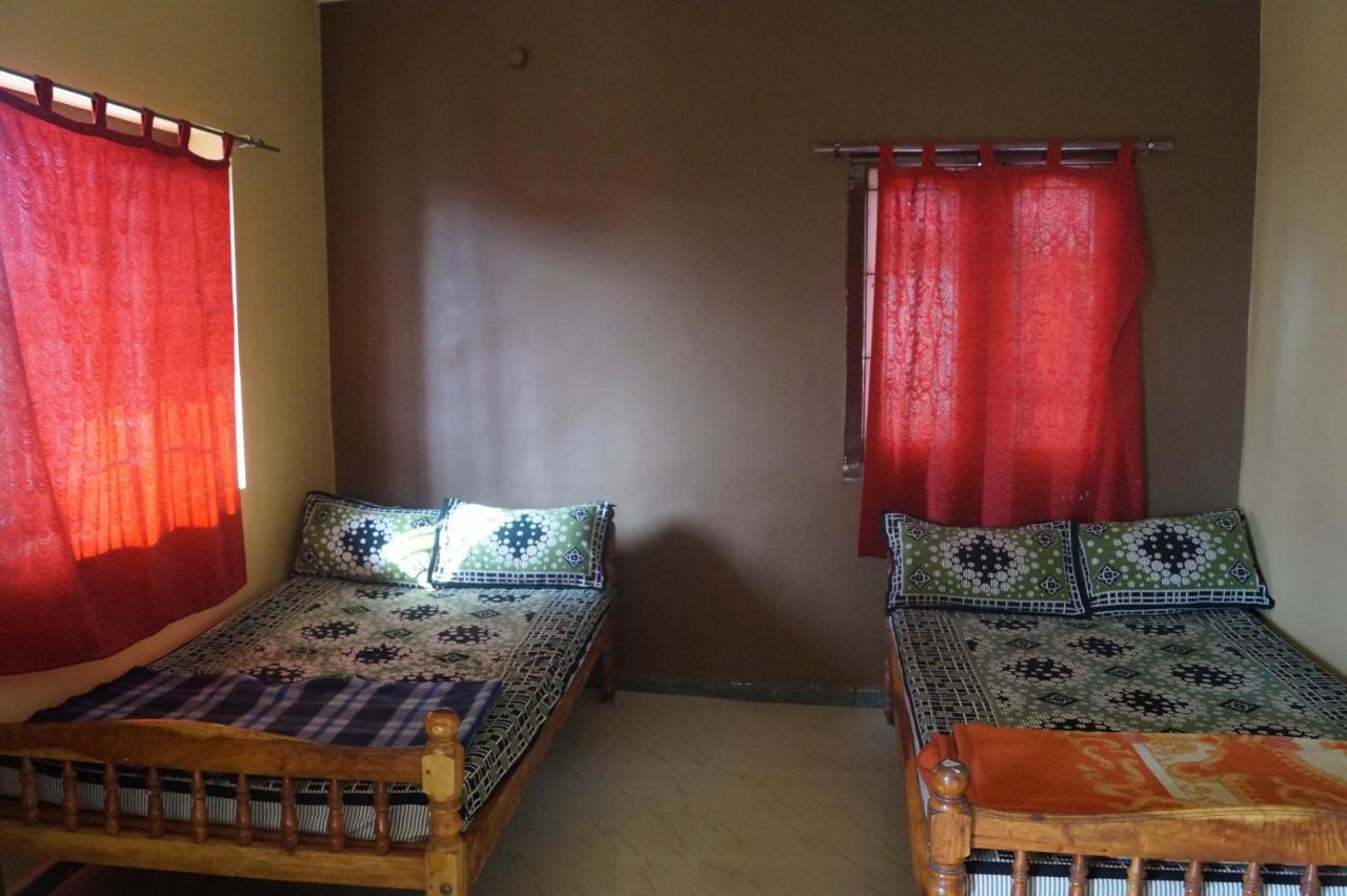 Wins Rooms Vālpārai Екстериор снимка