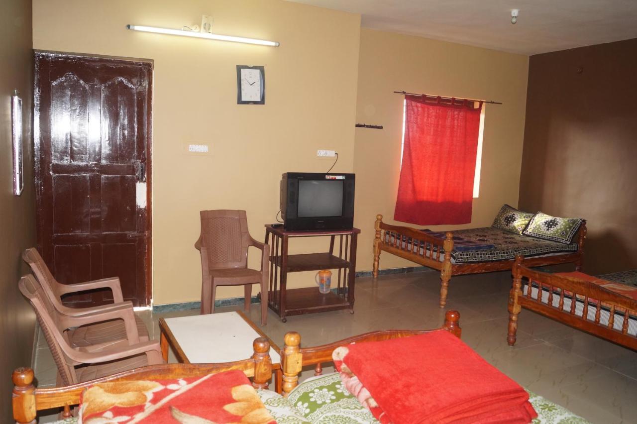 Wins Rooms Vālpārai Екстериор снимка